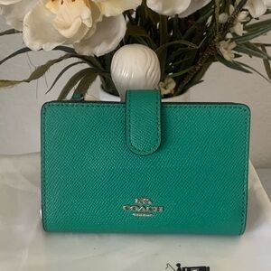 NWOT Coach Medium Teal Leather
Corner Zip Wallet